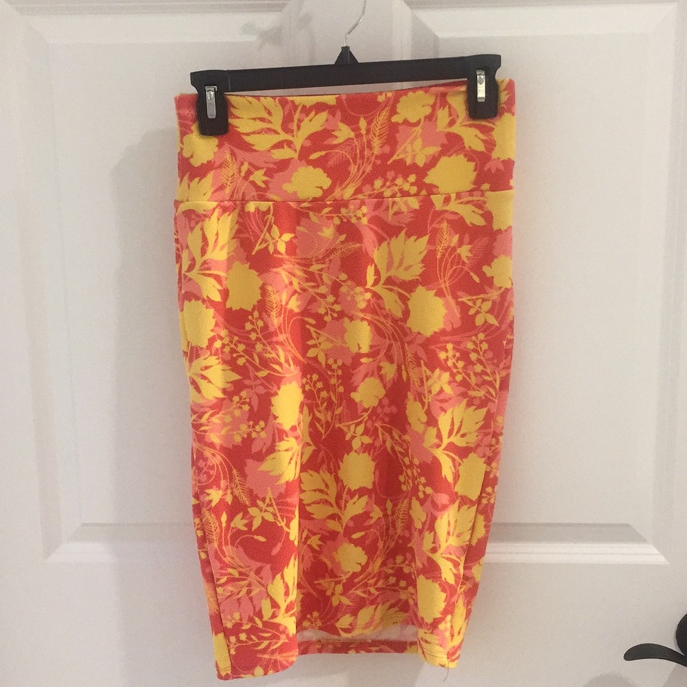 XS Coral and Yellow LuLaRoe Cassie skirt